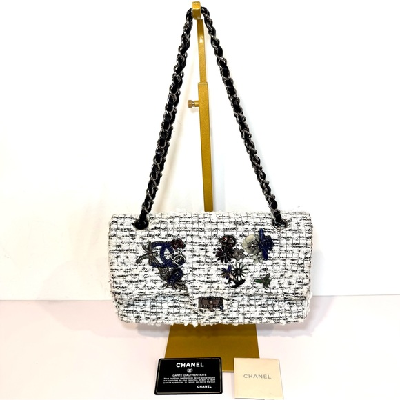 CHANEL Handbags - Rare Chanel 2.55 Garden Party CC Logo Charms Flap Bag In White & Black Tweed